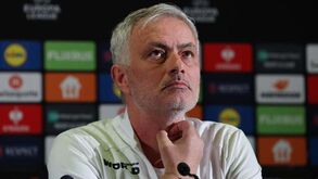 José Mourinho rejeita acusações de racismo e vai pedir indemnização: «Atacarem-me foi uma má opção»