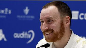 Ian Cathro vê Estoril a melhorar após derrota em Alvalade: «Temos de ter a obsessão de tentar ser perfeitos»