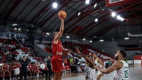 Benfica vence Esgueira na Luz