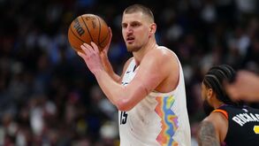 Nikola Jokic faz um triplo-duplo para a história: é o primeiro 30/20/20 de sempre na NBA