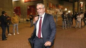 «A sala não está preparada para ter sócios»: Pereira da Costa recusa ceder a pedidos e protesto