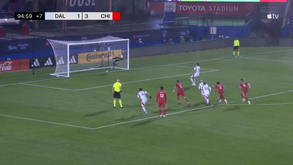 Reflexo de gato: guarda-redes dos Chicago Fire trava penálti de Petar Musa com uma grande defesa