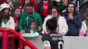 Ana Borges entregou medalha de finalista da Taça da Liga a jovem fã e adepta do Sporting