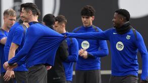 Lewandowski e Ansu Fati no treino do Barcelona