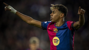 Lamine Yamal tornou-se o mais jovem jogador a marcar e a assistir num jogo da Champions