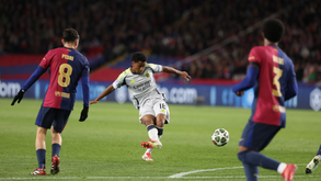 Leandro Barreiro em ação frente ao Barcelona