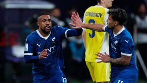 Malcom e Marcos Leonardo celebram um dos golos do Al Hilal