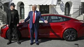Um golpe publicitário na Casa Branca: Trump e Musk tentam vender Teslas