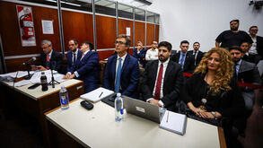«Maradona morreu assim»: procurador mostra fotografia chocante em tribunal 