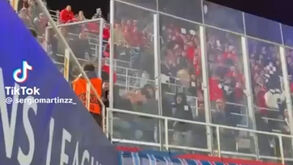 Mais imagens dos desacatos causados pelos ultras do Benfica antes e depois do jogo em Barcelona 