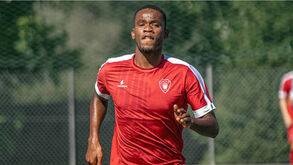 Tondela quer continuar com Yaya Sithole
