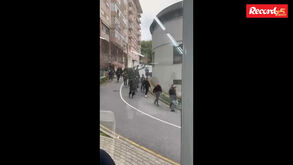 Ultras do Betis armados com bastões danificam automóveis e são apanhados pela PSP