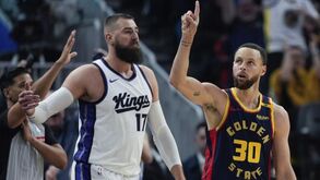 Stephen Curry chega aos 4.000 triplos na NBA