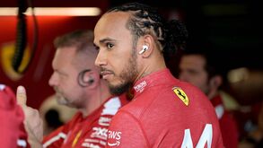 Hamilton com medo da chuva: «No Ferrari não sei em que botões carregar...»