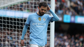 Guardiola explica por que substituiu Bernardo Silva: «Vi que não conseguia andar normalmente...»