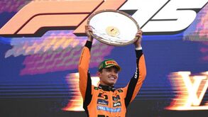 Lando Norris vence GP da Austrália marcado pela chuva e pelos acidentes