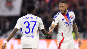 Ernest Nuamah e Corentin Tolisso, jogadores do Lyon 