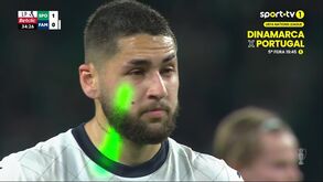 O regresso dos lasers: jogador e árbitro atingidos no Sporting-Famalicão