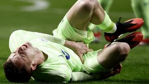 Casadó tem lesão no ligamento do joelho direito: médio desfalca Barcelona e seleção espanhola