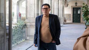 Vítor Catão ameaçado à saída do tribunal por elementos dos Super Dragões