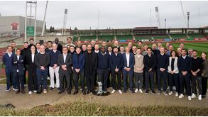 Tiago Lenho, Margarida Battle y Font e Mário Branco com a turma da UEFA