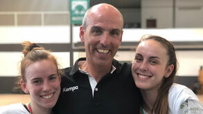 Carlos Resende com as filhas Patrícia, à esquerda, e Joana, à direita