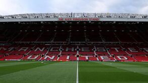 Escândalo em Inglaterra: seis craques da formação de United e City afinal são... adultos