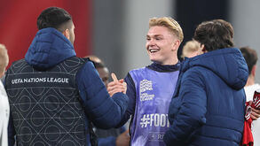 Brian Riemer espera estrear Harder em Alvalade frente a Portugal: «É um grande talento»