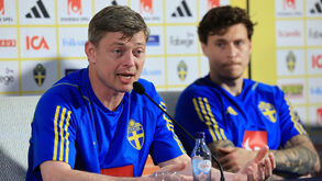 Jon Dahl Tomasson falou do jogador do Sporting