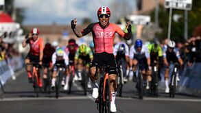 Caleb Ewan vence etapa inaugural da Semana Internacional Coppi e Bartali