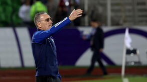 Emirados Árabes Unidos de Paulo Bento derrotam Coreia do Norte