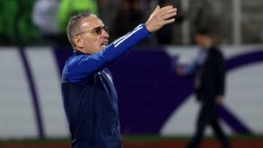 Paulo Bento ganha e é despedido 