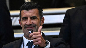 Figo responde à pergunta de Piqué e diz quem escolheria para ganhar a Bola de Ouro