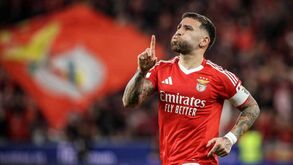 Otamendi eleito defesa do mês: capitão do Benfica à frente de Carreras