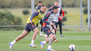 Di María, Tomás Araújo e Otamendi a postos: as imagens do último treino do Benfica antes do jogo em Barcelos