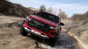 Saiam da frente: Toyota Hilux ainda mais ''bruta'' em modo GR Sport II