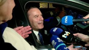 Primeiro-ministro escapa às urgências e passa por 