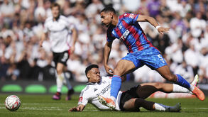 Rodrigo Muniz (Fuham) e Maxence Lacroix (Crystal Palace) em ação na Taça de Inglaterra