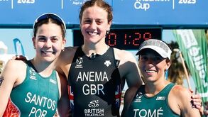 Melanie Santos (2.º) e Maria Tomé (3.ª) no pódio da Taça da Europa de Quarteira