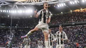 Yildiz festeja o único golo do Juventus-Génova