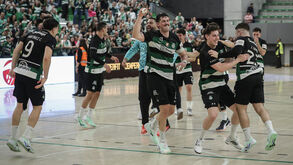 Jogadores do Sporting a festejar a vitória no dérbi