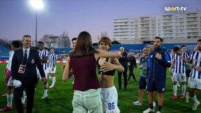 Em lágrimas, Laura correu pelo relvado para ter camisola de Mora: «É o meu jogador preferido»