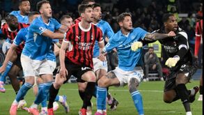 Nápoles-Milan, 2-1: É o que dá acordar tarde
