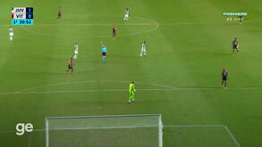 Árbitro Paulo Cesar Zanovelli da Silva alertou o guarda-redes Marcão, do Juventude, no duelo com o Vitória