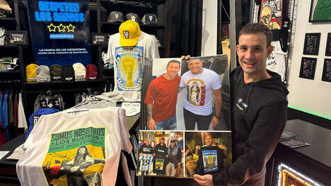 Ezequiel Lozano na loja em Barcelona que 'respira' Argentina e torce por Otamendi