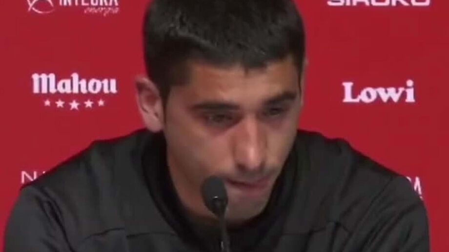 Ex-portista José Ángel em lágrimas ao anunciar o adeus ao futebol		