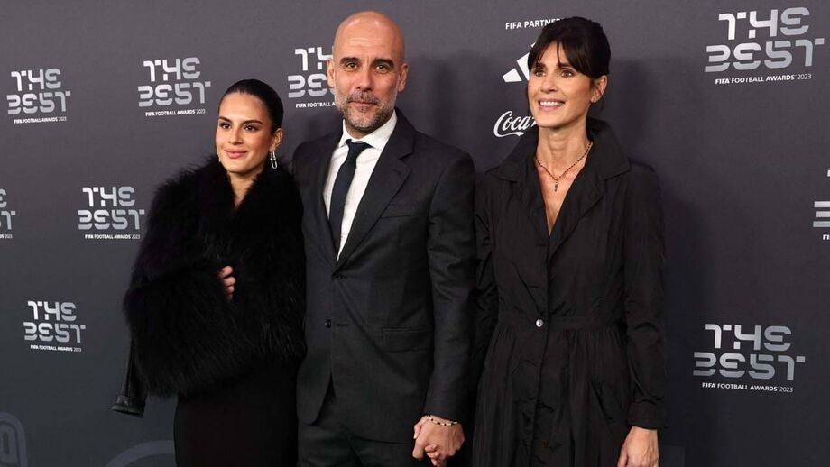 Guardiola com a mulher, Cristina, e a filha, Maria, numa gala da FIFA no ano passado