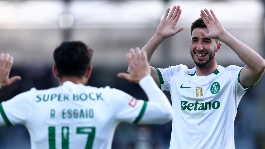 Gonçalo Inácio festeja com Ricardo Esgaio
