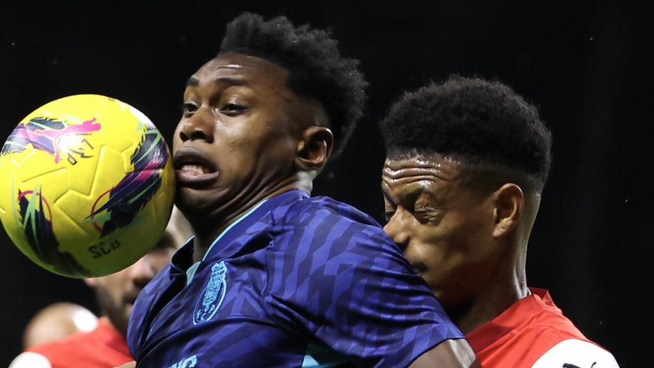 Samu em ação durante o jogo contra o Sp. Braga na Pedreira