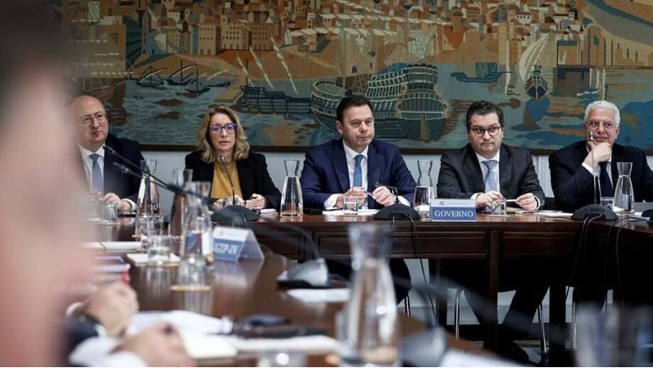 Debate da moção de confiança marcado para esta terça-feira